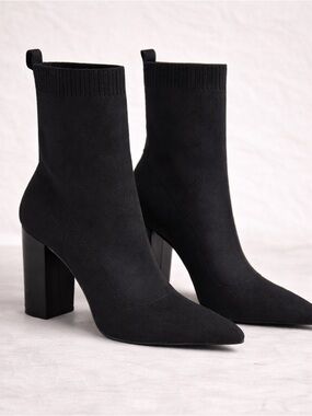 Black Knit Sock Booties Pointed Toe Block Heel Chic Size 9.5